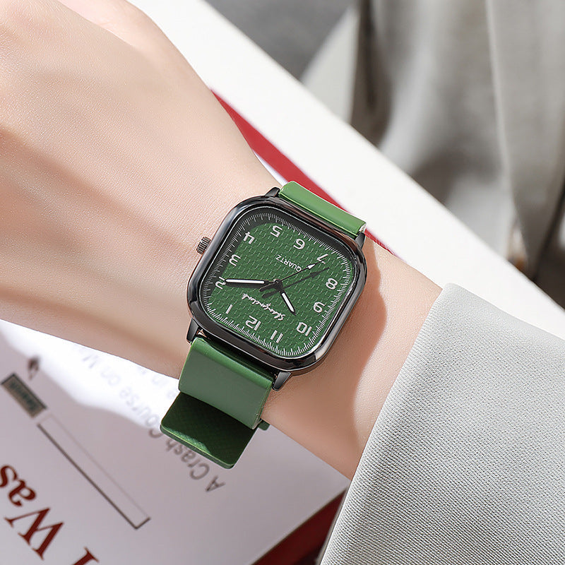 Vintage-style women's quartz watch